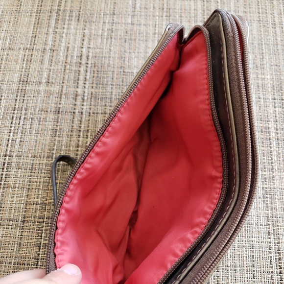 Coach Poppy Embroidered Signature Double Zip Wallet in great condition! - Picture 2 of 9